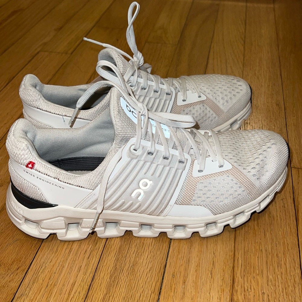 Women’s OnCloud Cloudswift 
Great Condition 
Size 8